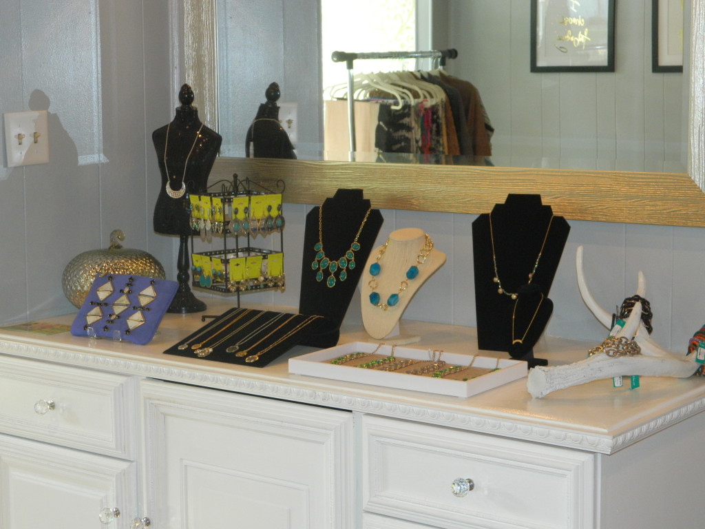 necklace display 